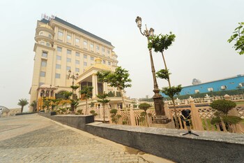 Maharaja Palaces Rohtak,,2 star