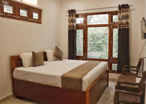 The Tree Lounge,,3 star