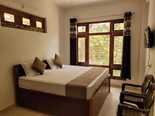 The Tree Lounge,,3 star