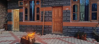 royal parshar lake home stay