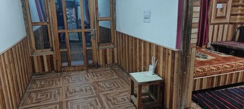 royal parshar lake home stay