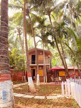 ishaan holiday resort