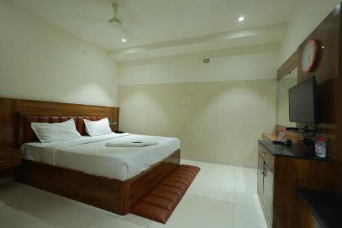 hotel svm grand ramanthapur