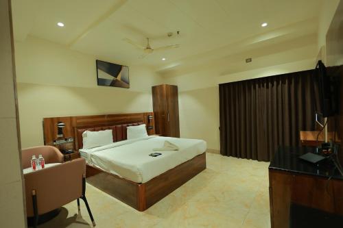 hotel svm grand ramanthapur
