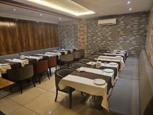 hotel svm grand ramanthapur