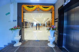 hotel svm grand ramanthapur