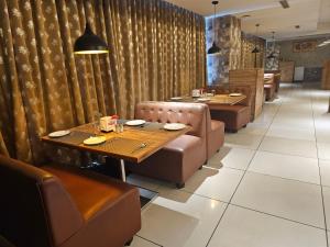 hotel svm grand ramanthapur