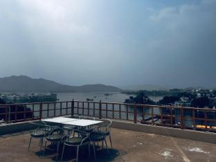 sadri haveli heritage stay by the lake