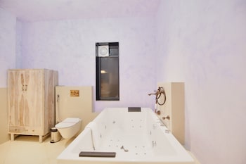 Sadri Haveli - Heritage Stay By The Lake,,3 star