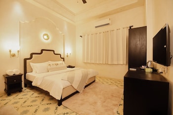 Sadri Haveli - Heritage Stay By The Lake,,3 star