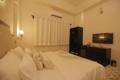 sadri haveli heritage stay by the lake