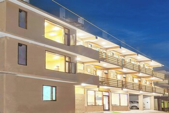 Sky Bird Nest,,2 star