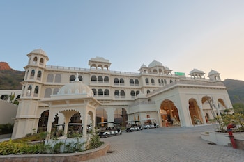 wyndham garden udaipur bhuwana
