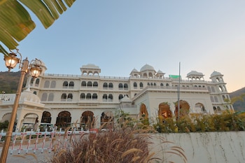 wyndham garden udaipur bhuwana