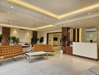 Dwellr Luxury Stays,,3 star