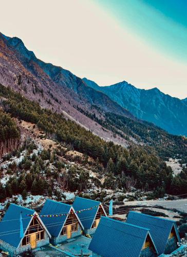 the grand lamkhaga by mountain bee