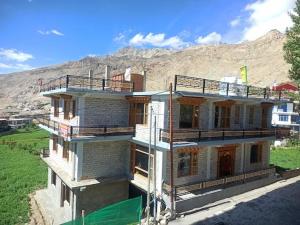 the grand lamkhaga by mountain bee