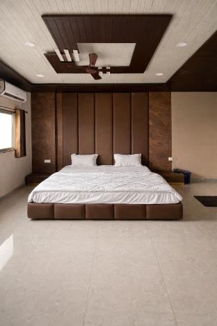 the golden wings hotel