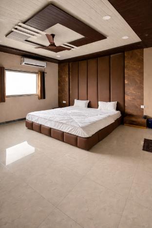 the golden wings hotel
