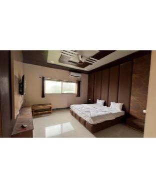 the golden wings hotel