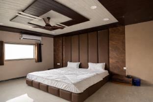 the golden wings hotel