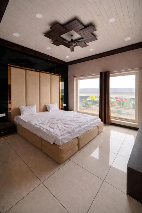 the golden wings hotel