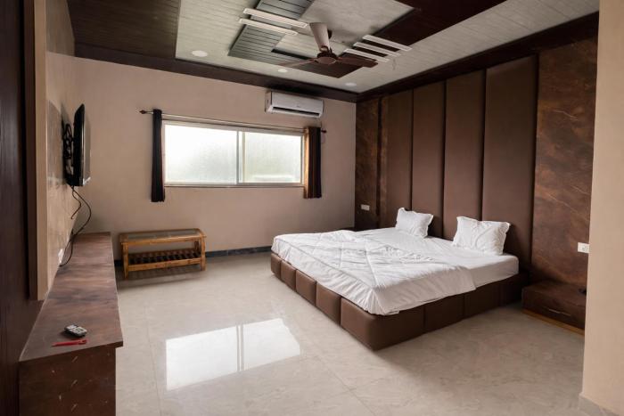 the golden wings hotel