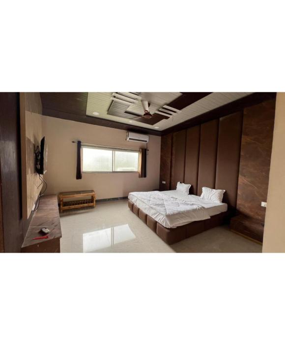 the golden wings hotel