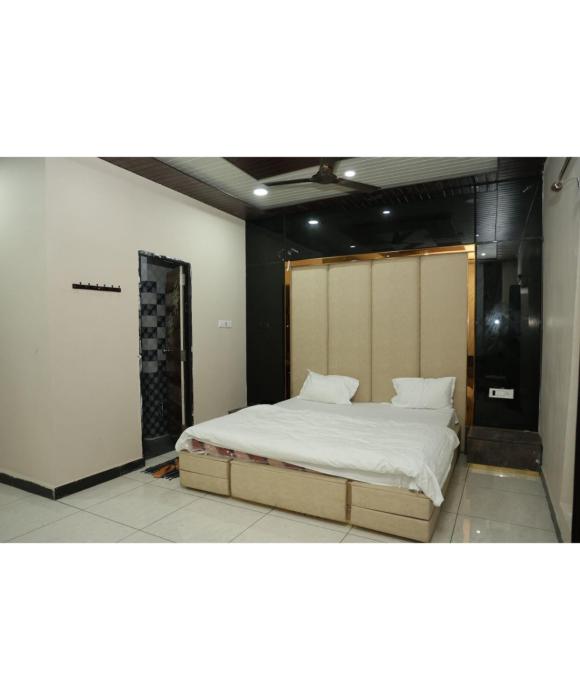 the golden wings hotel