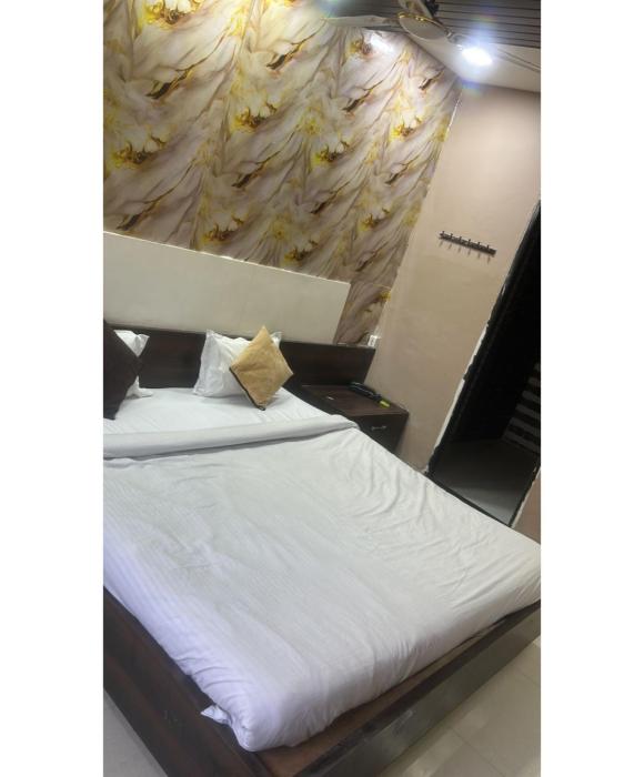 the golden wings hotel