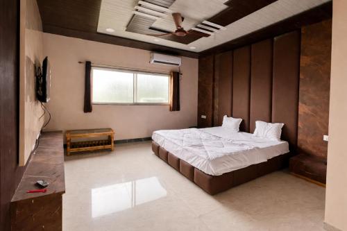 the golden wings hotel
