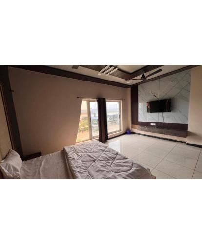 the golden wings hotel