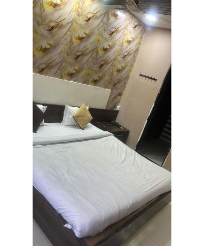 the golden wings hotel