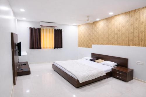 the golden wings hotel