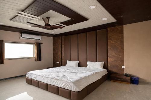 the golden wings hotel