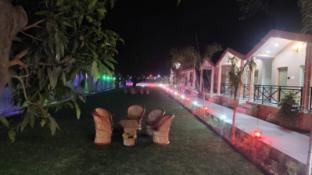 royal resort siyana