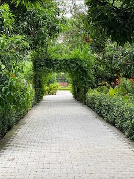 Royal Resort Siyana,,2 star