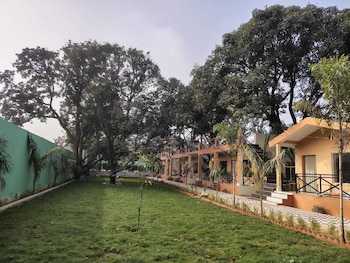 royal resort siyana