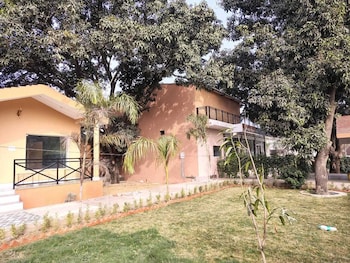 royal resort siyana