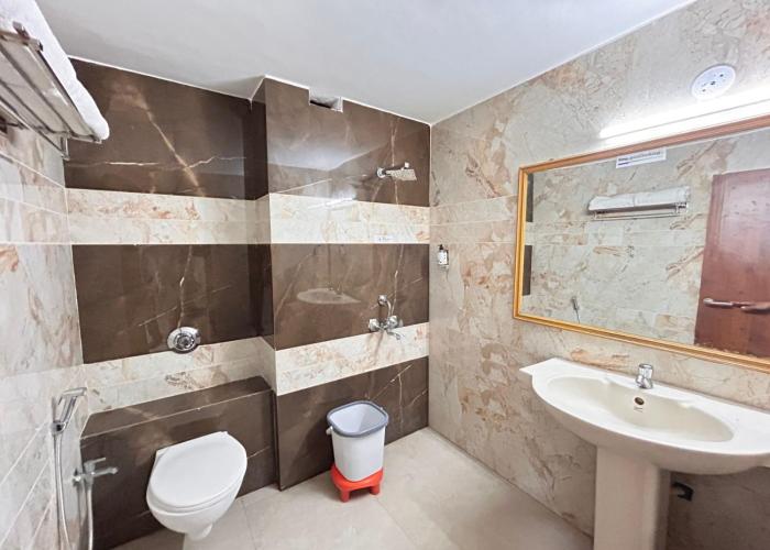 hotel edge inn jail road near railway ju