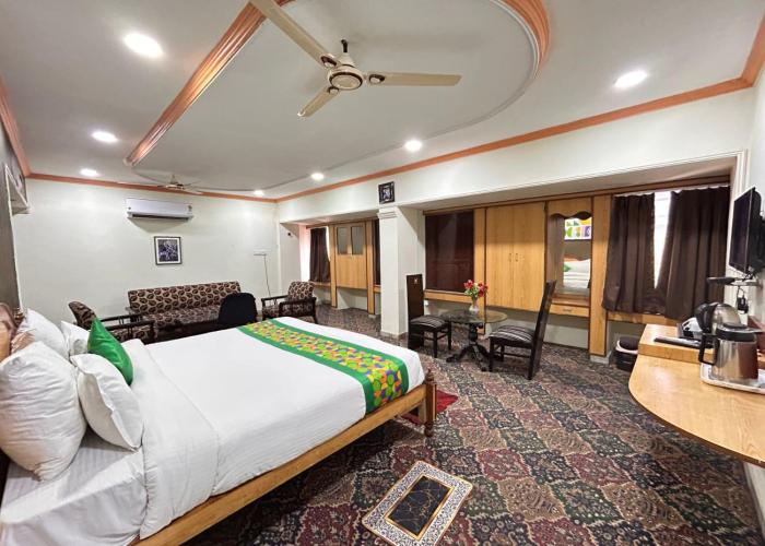hotel edge inn jail road near railway ju