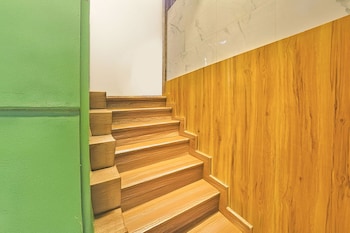 Via Woodlands,,3 star