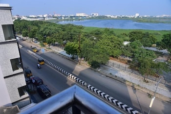 Majestic Lakeview,,2 star