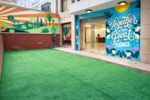 emblem arjun marg golf course road