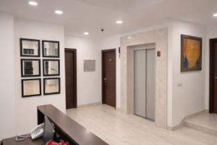 emblem arjun marg golf course road