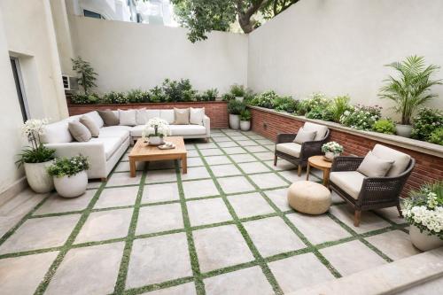 emblem arjun marg golf course road