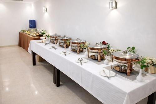 emblem arjun marg golf course road