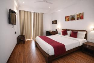 emblem arjun marg golf course road