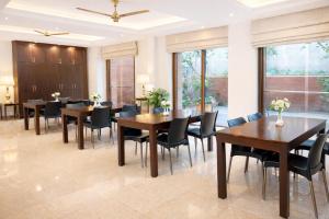 emblem arjun marg golf course road