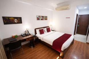 emblem arjun marg golf course road